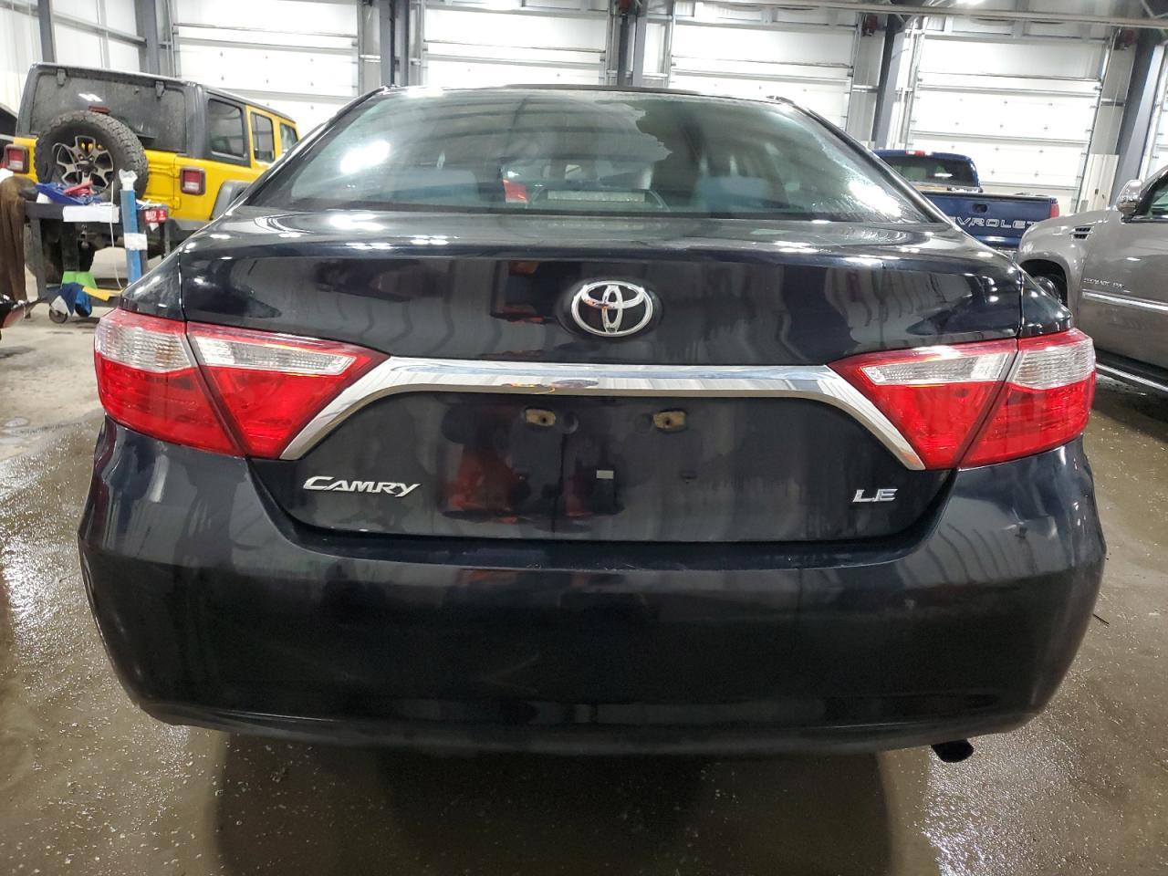 2017 TOYOTA CAMRY LE - Фото 6