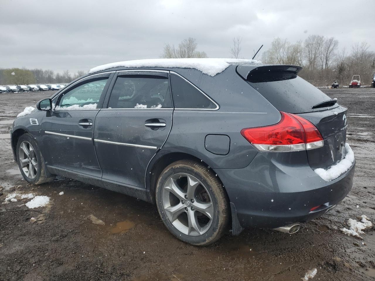 2011 TOYOTA VENZA - Фото 2