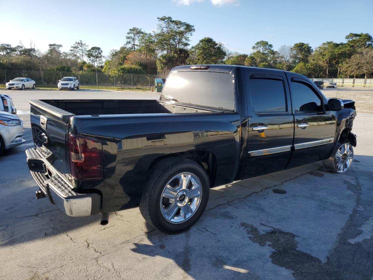 2013 CHEVROLET SILVERADO - Фото 3