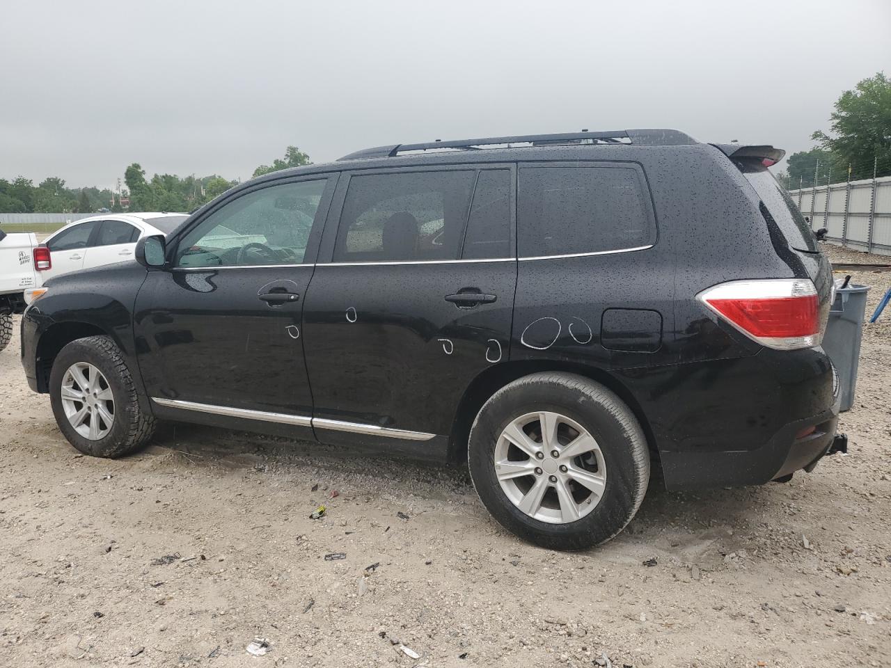 2011 TOYOTA HIGHLANDER - Image 2