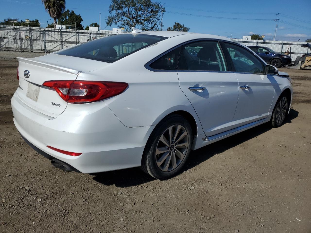 2017 HYUNDAI SONATA SPO - Image 3