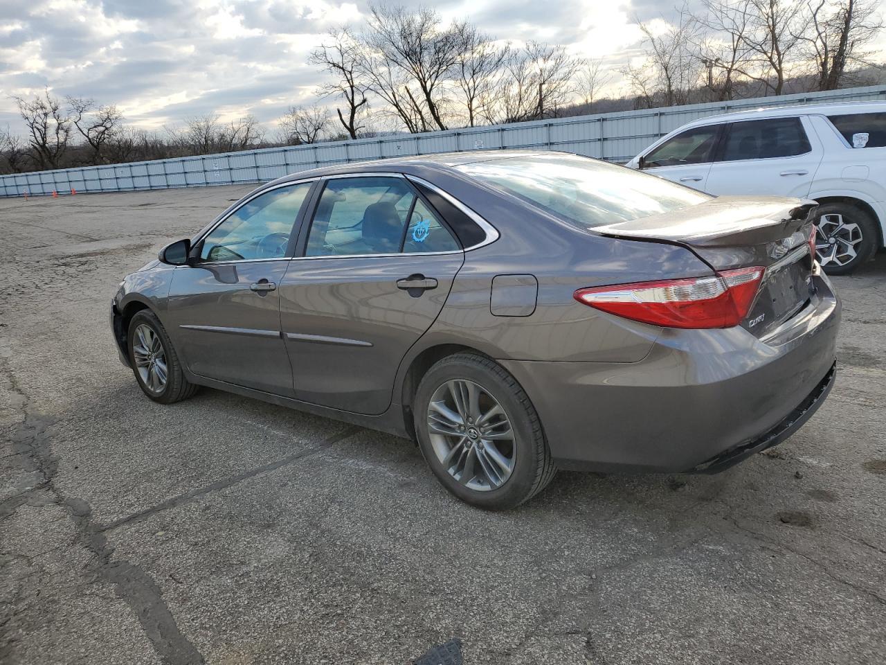 2017 TOYOTA CAMRY LE - Фото 2