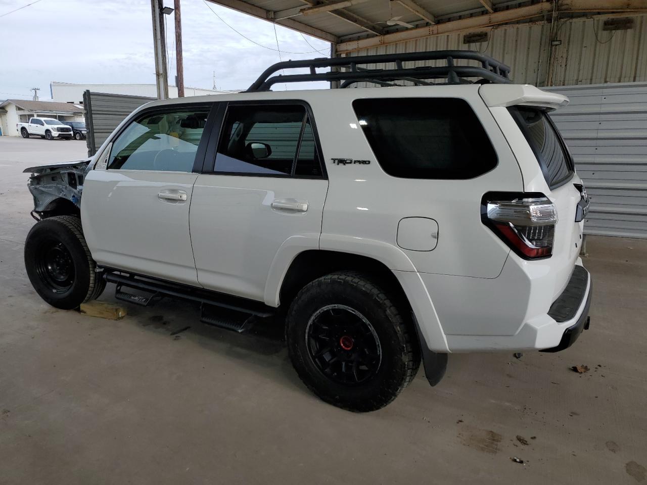 2022 TOYOTA 4RUNNER SR - Фото 2