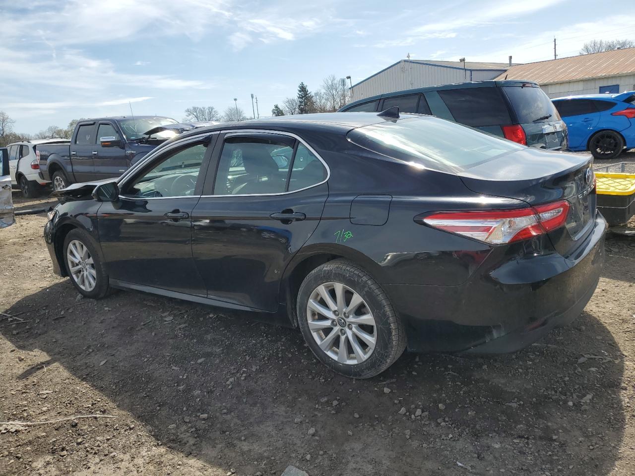 2020 TOYOTA CAMRY LE - Фото 2