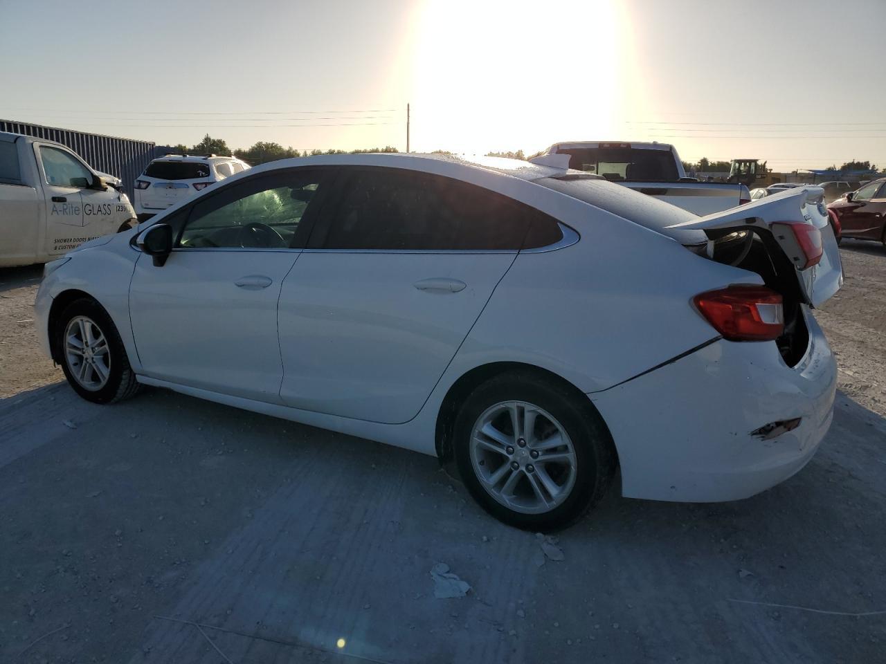 2017 CHEVROLET CRUZE LT - Фото 2