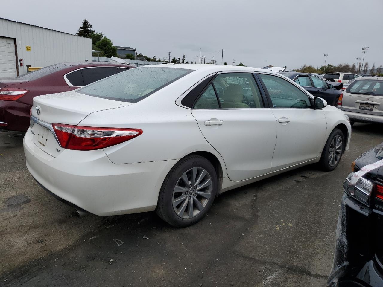 2016 TOYOTA CAMRY LE - Фото 3