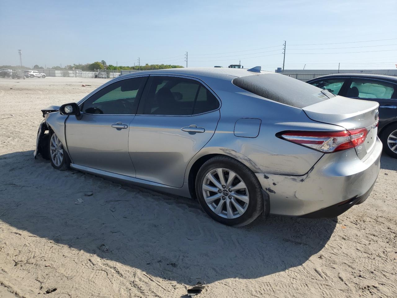 2020 TOYOTA CAMRY LE - Фото 2