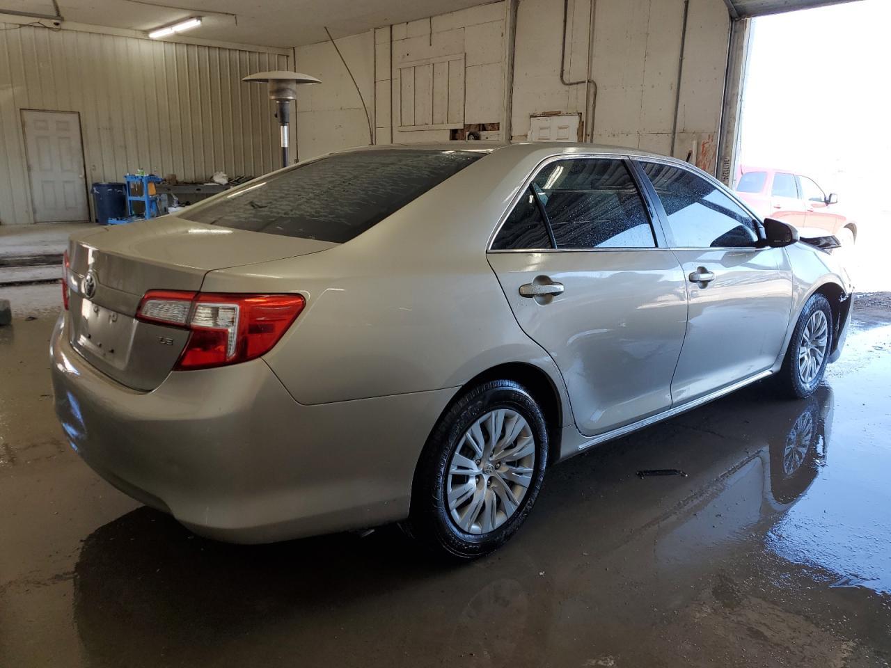 2013 TOYOTA CAMRY L - Фото 3