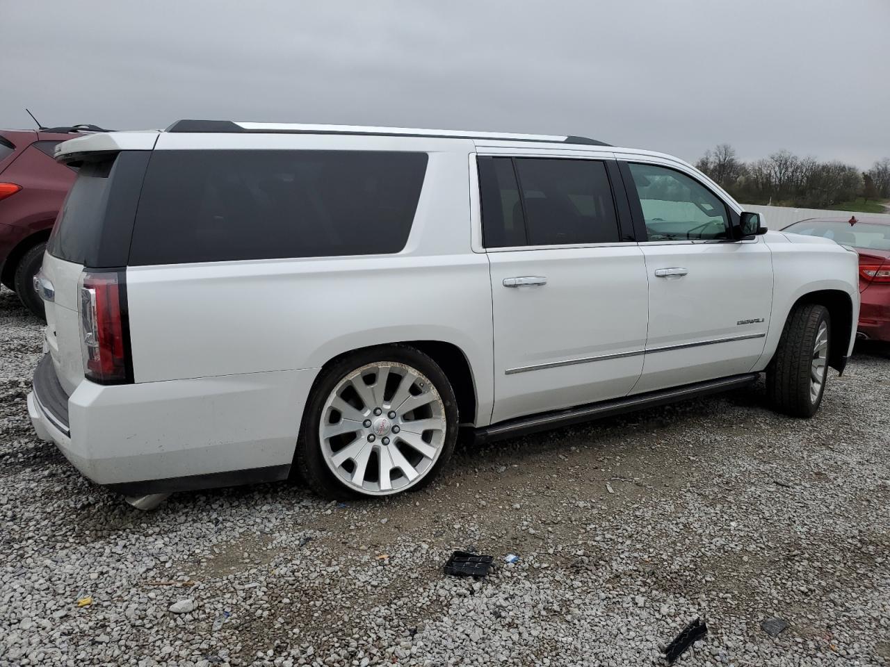 2016 GMC YUKON XL D - Image 3