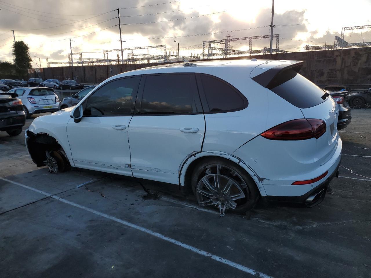 2018 PORSCHE CAYENNE - Image 2