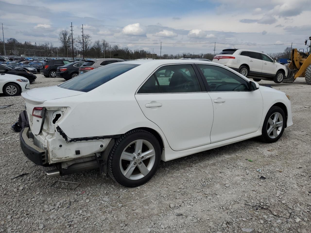 2014 TOYOTA CAMRY L - Image 3