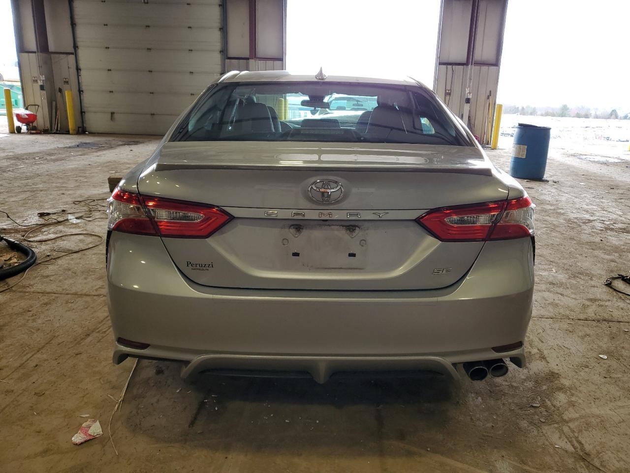 2020 TOYOTA CAMRY SE - Фото 6