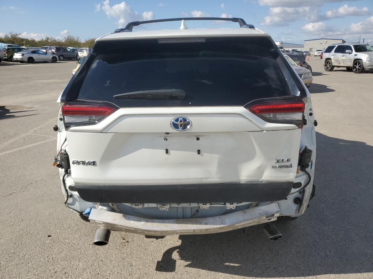 2022 TOYOTA RAV4 XLE P - Фото 6
