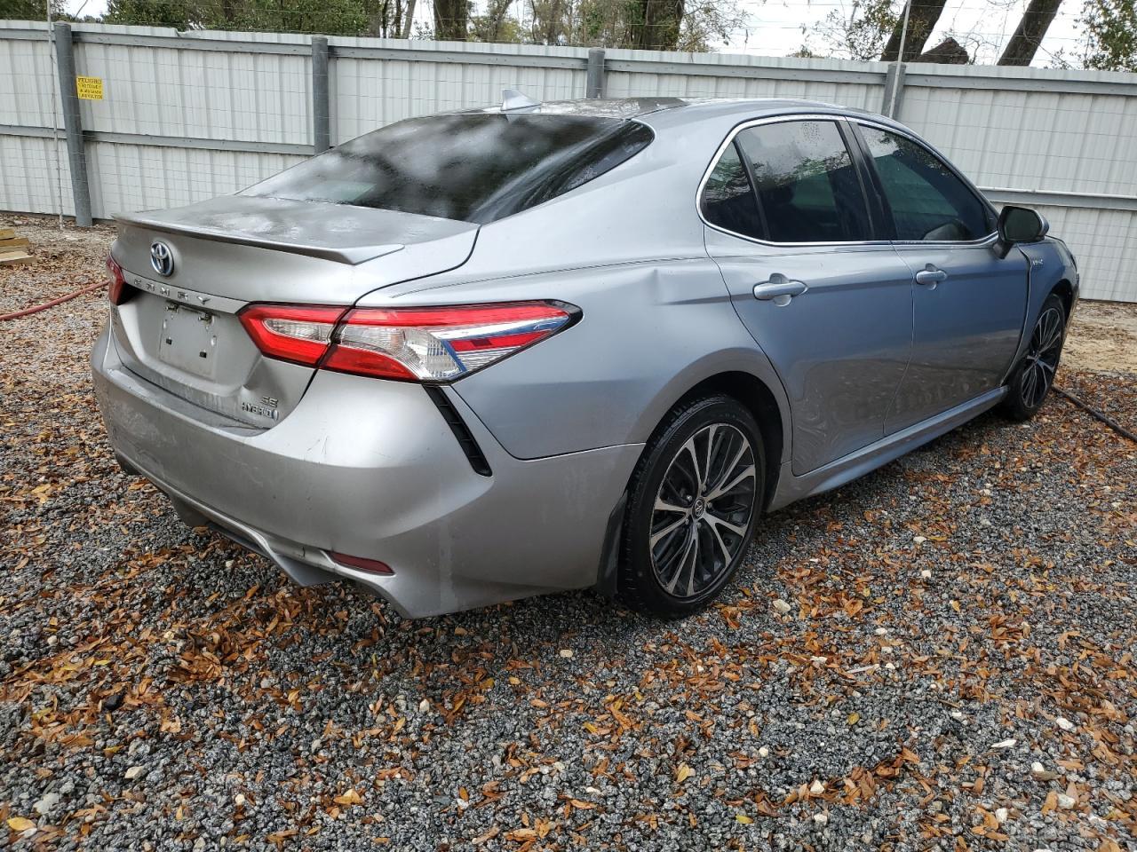 2020 TOYOTA CAMRY SE - Фото 3