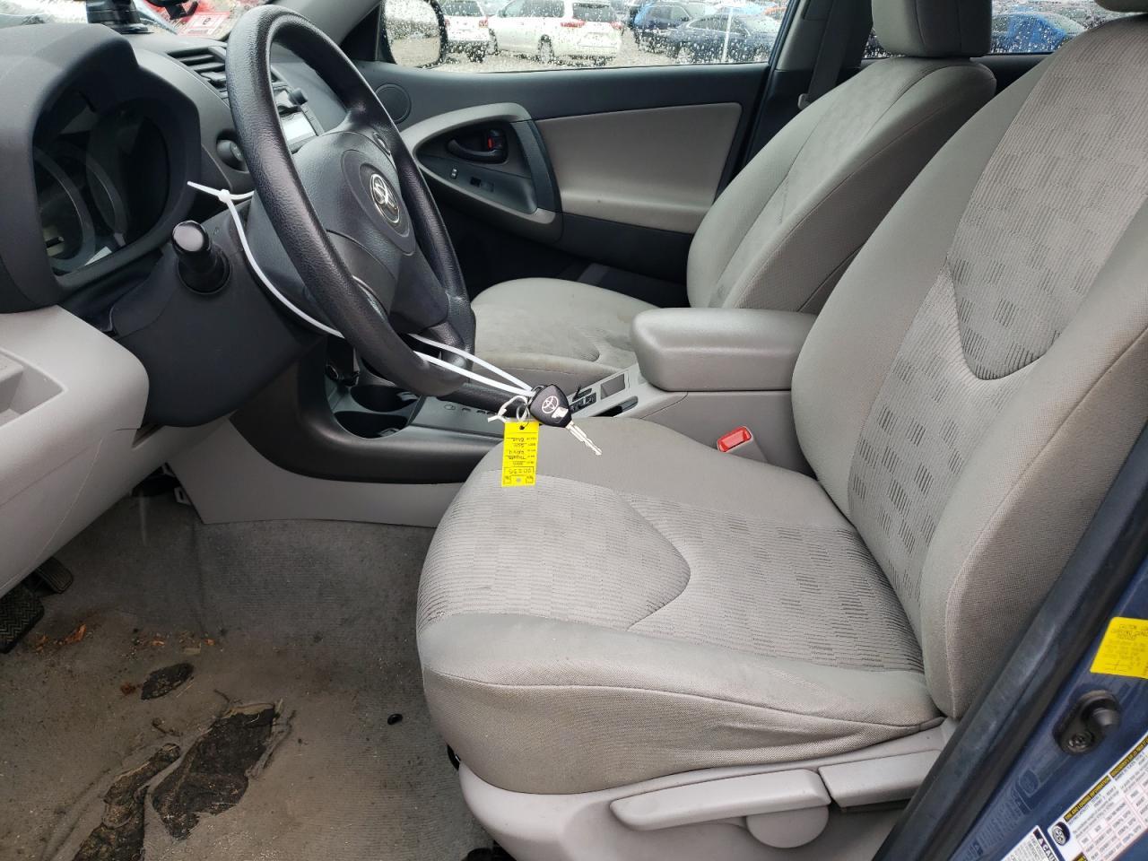 2011 TOYOTA RAV4 - Фото 7