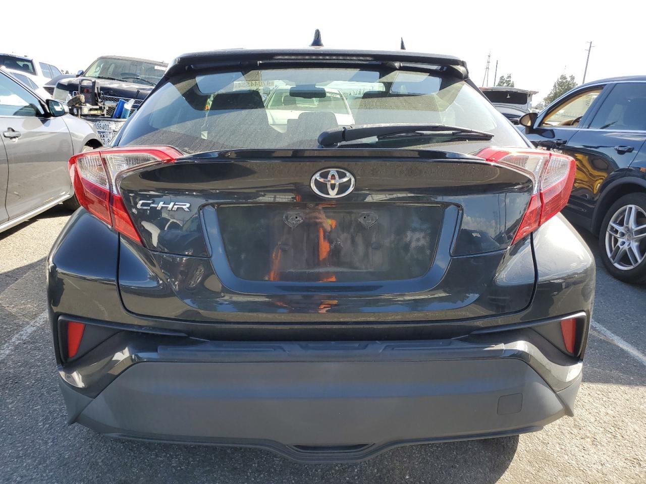 2019 TOYOTA C-HR XLE - Image 6