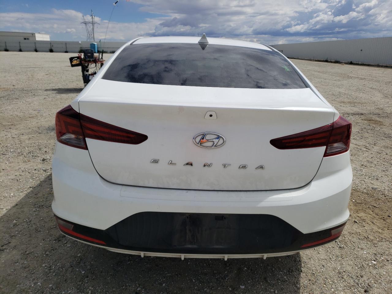 2019 HYUNDAI ELANTRA SE - Image 6