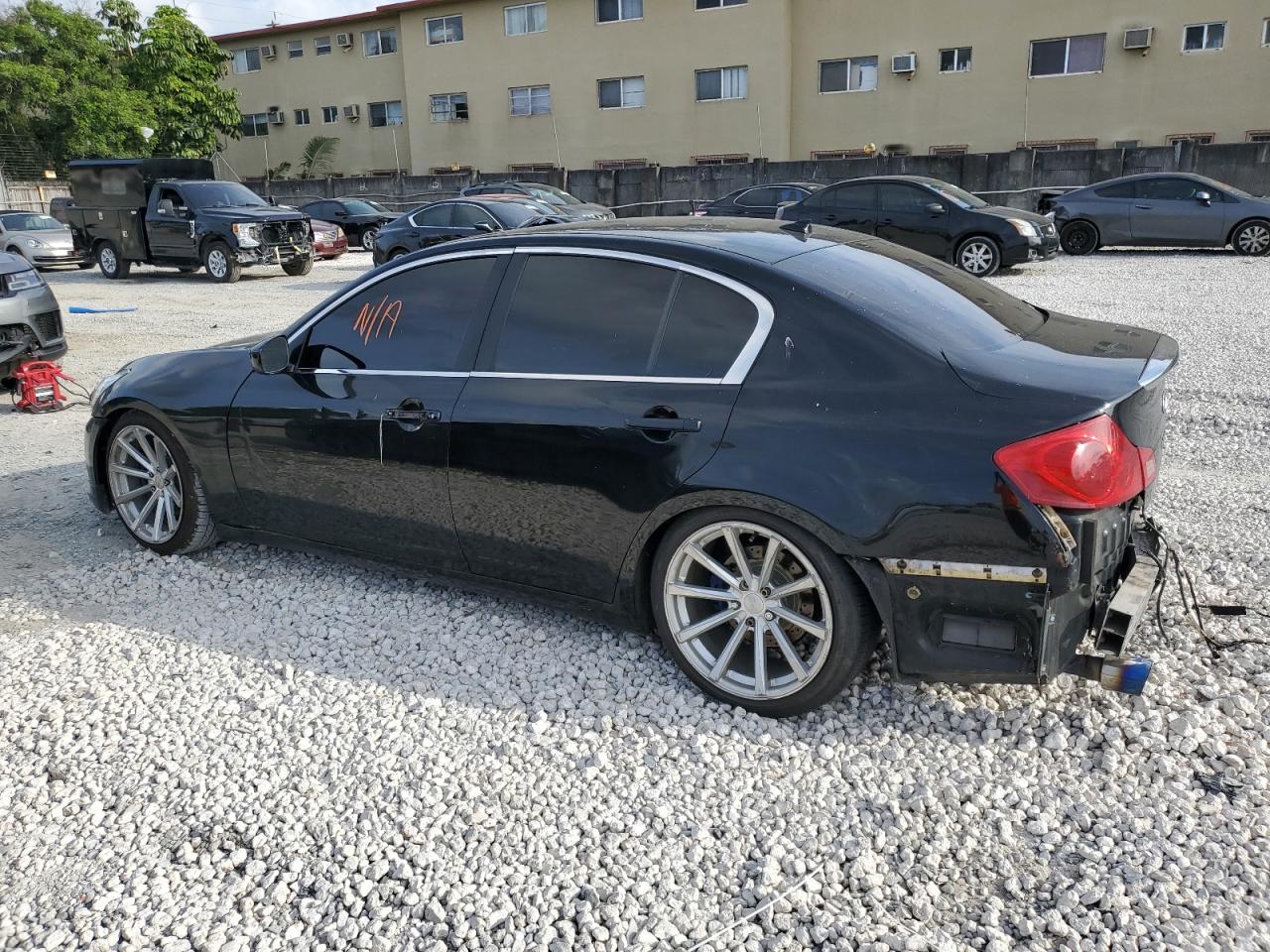 2011 INFINITI G37 - Фото 2