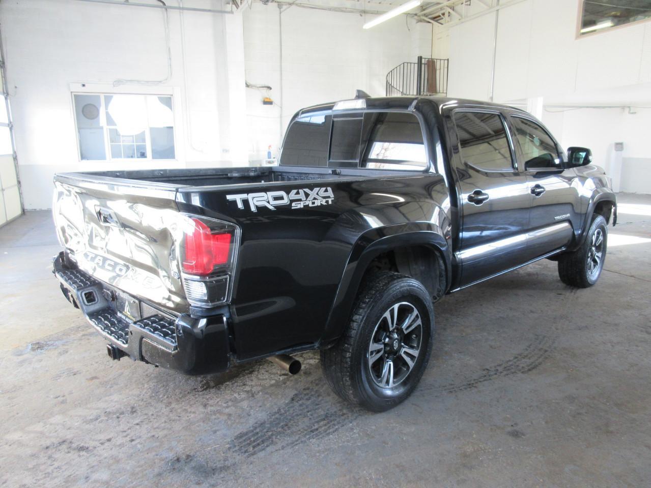 2019 TOYOTA TACOMA DOU - Фото 4