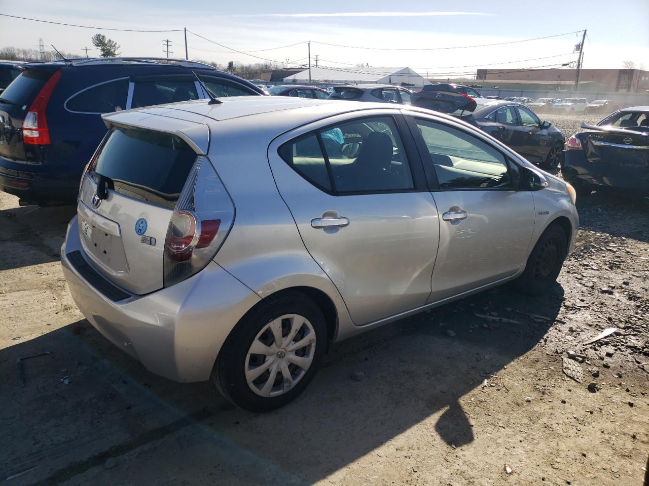 2013 TOYOTA PRIUS C - Image 3