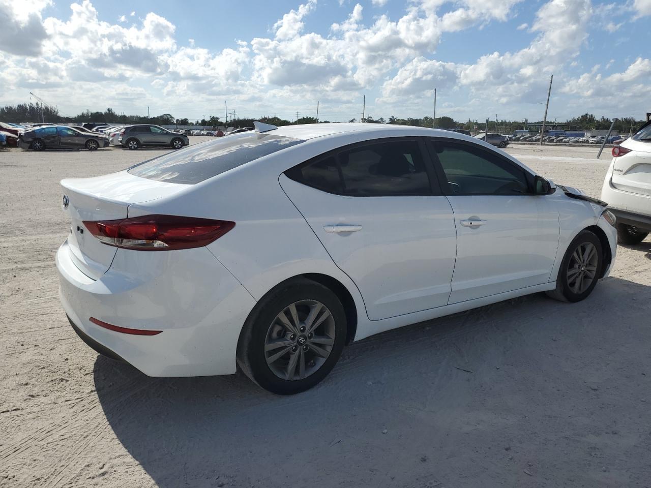 2018 HYUNDAI ELANTRA SE - Фото 3