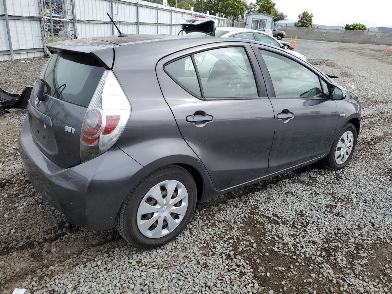 2013 TOYOTA PRIUS C - Image 3