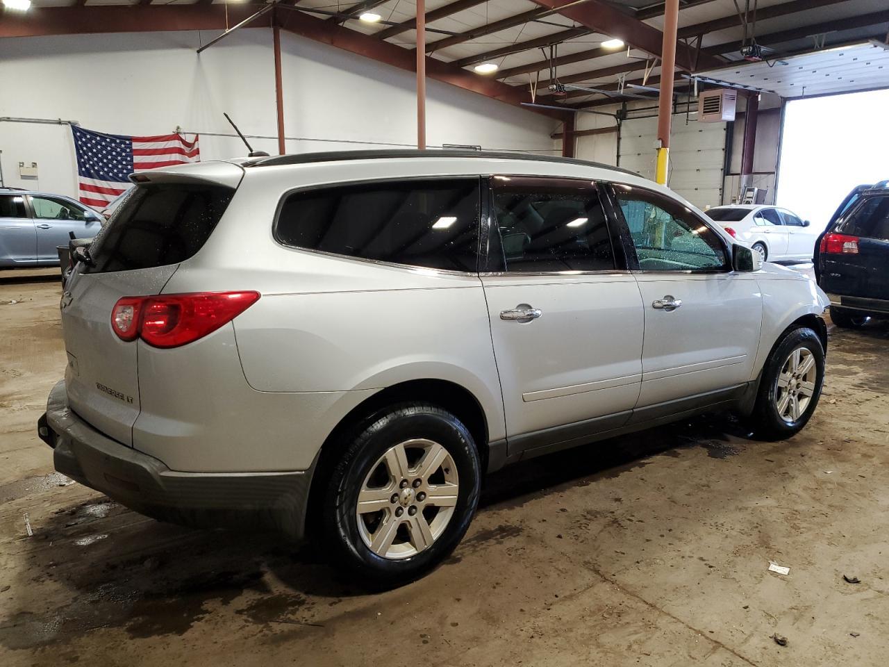 2012 CHEVROLET TRAVERSE L - Image 3