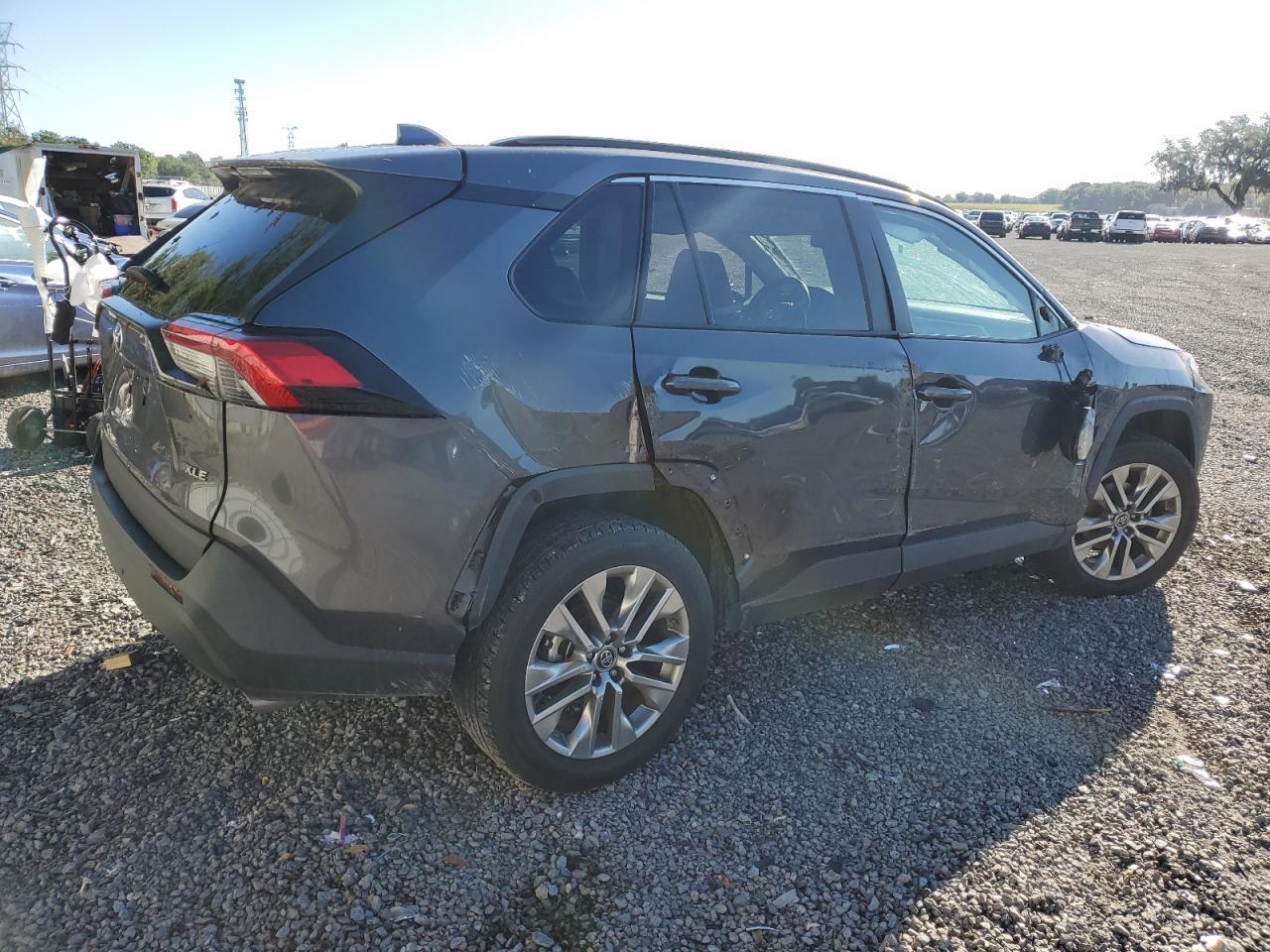 2019 TOYOTA RAV4 XLE P - Фото 3