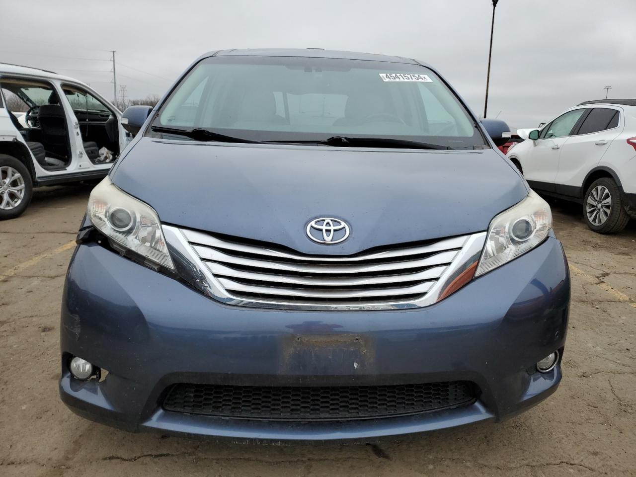 2013 TOYOTA SIENNA XLE - Image 5