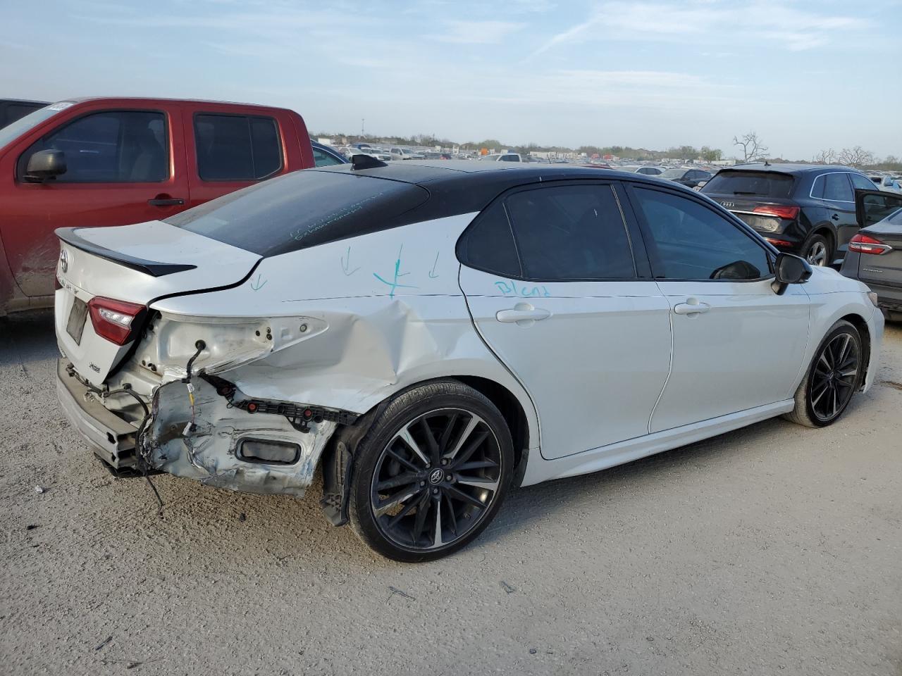 2018 TOYOTA CAMRY XSE - Фото 3