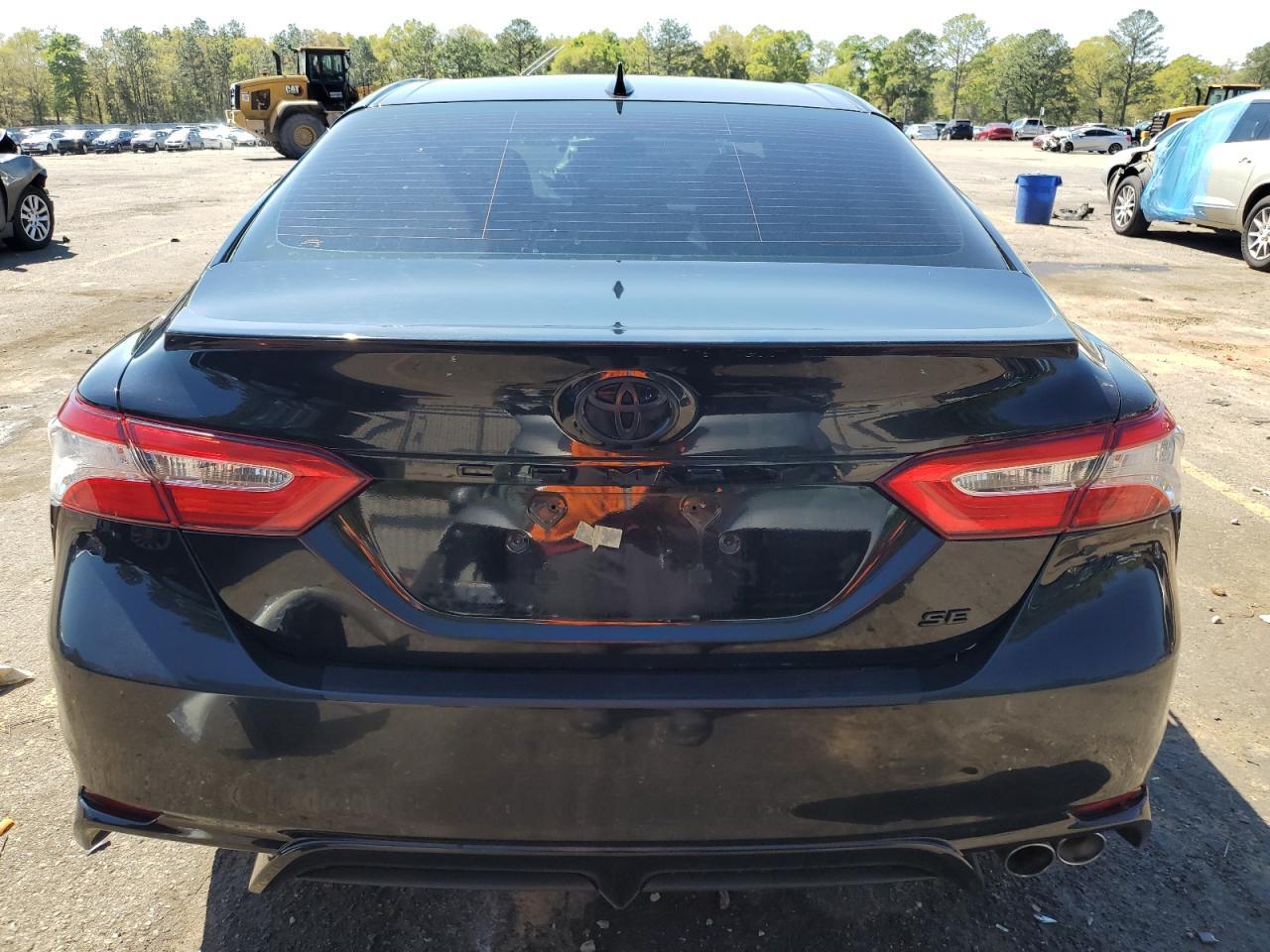2020 TOYOTA CAMRY SE - Фото 6
