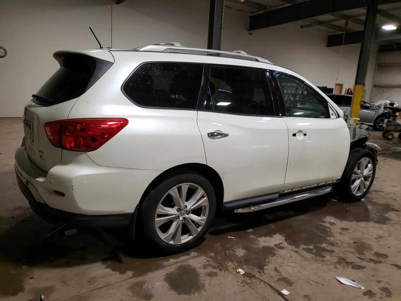 2018 NISSAN PATHFINDER - Фото 3