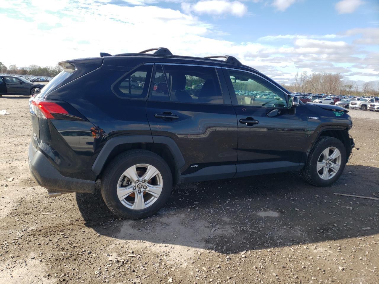 2020 TOYOTA RAV4 XLE - Фото 3