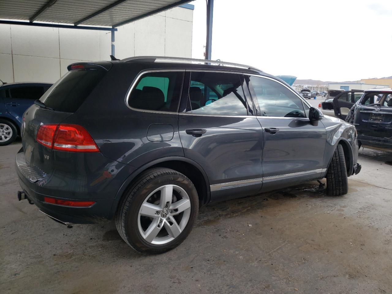 2012 VOLKSWAGEN TOUAREG V6 - Image 3