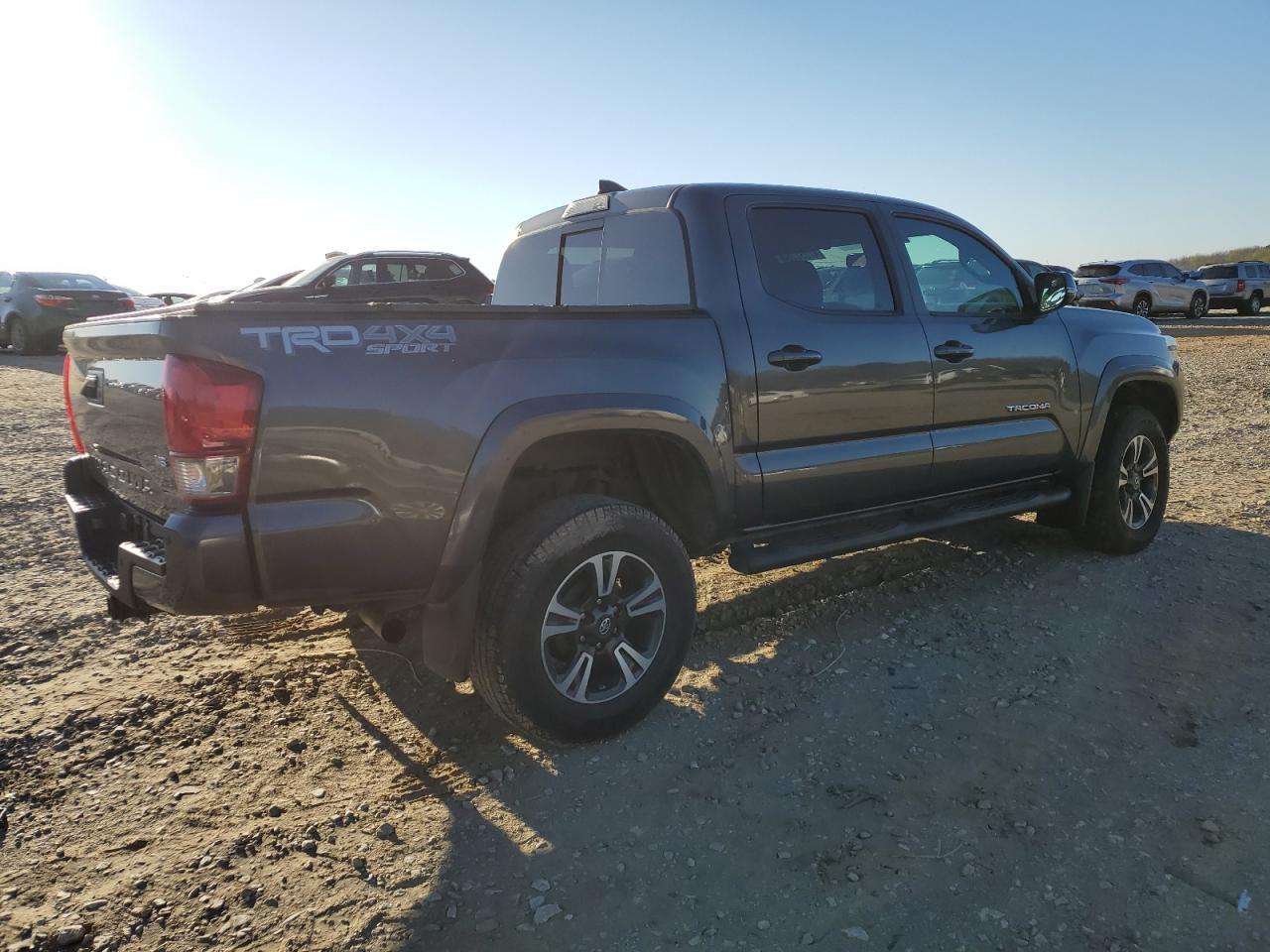 2017 TOYOTA TACOMA DOU - Фото 3
