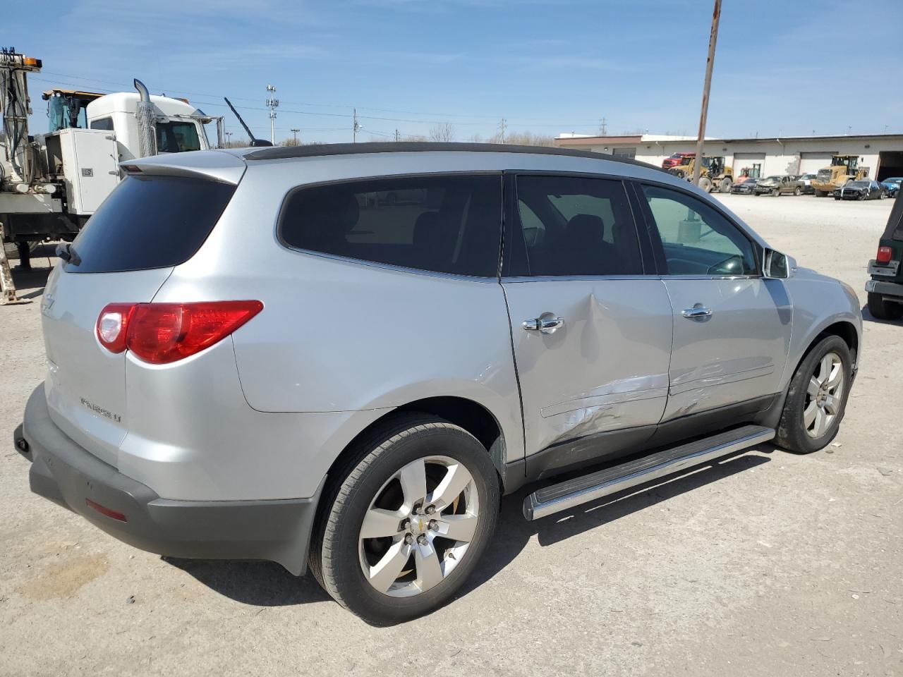 2012 CHEVROLET TRAVERSE L - Image 3