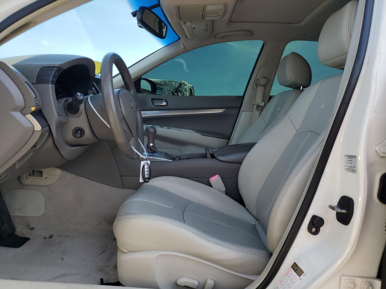2011 INFINITI G37 - Image 7