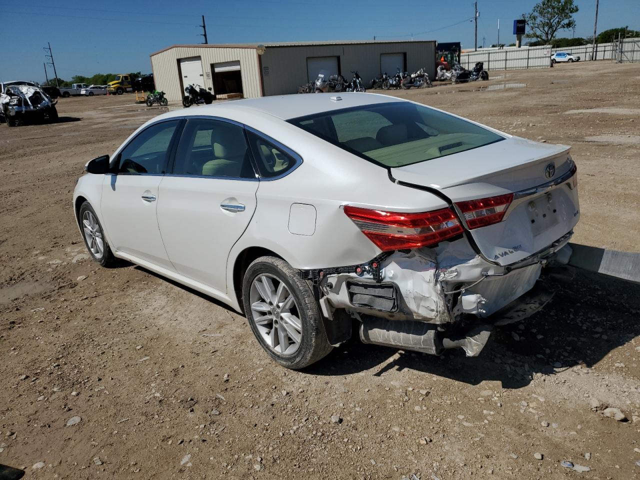 2015 TOYOTA AVALON XLE - Image 2