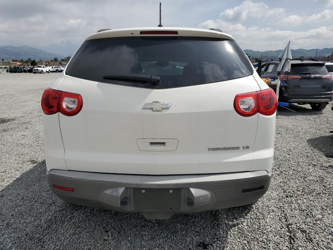 2011 CHEVROLET TRAVERSE L - Фото 6