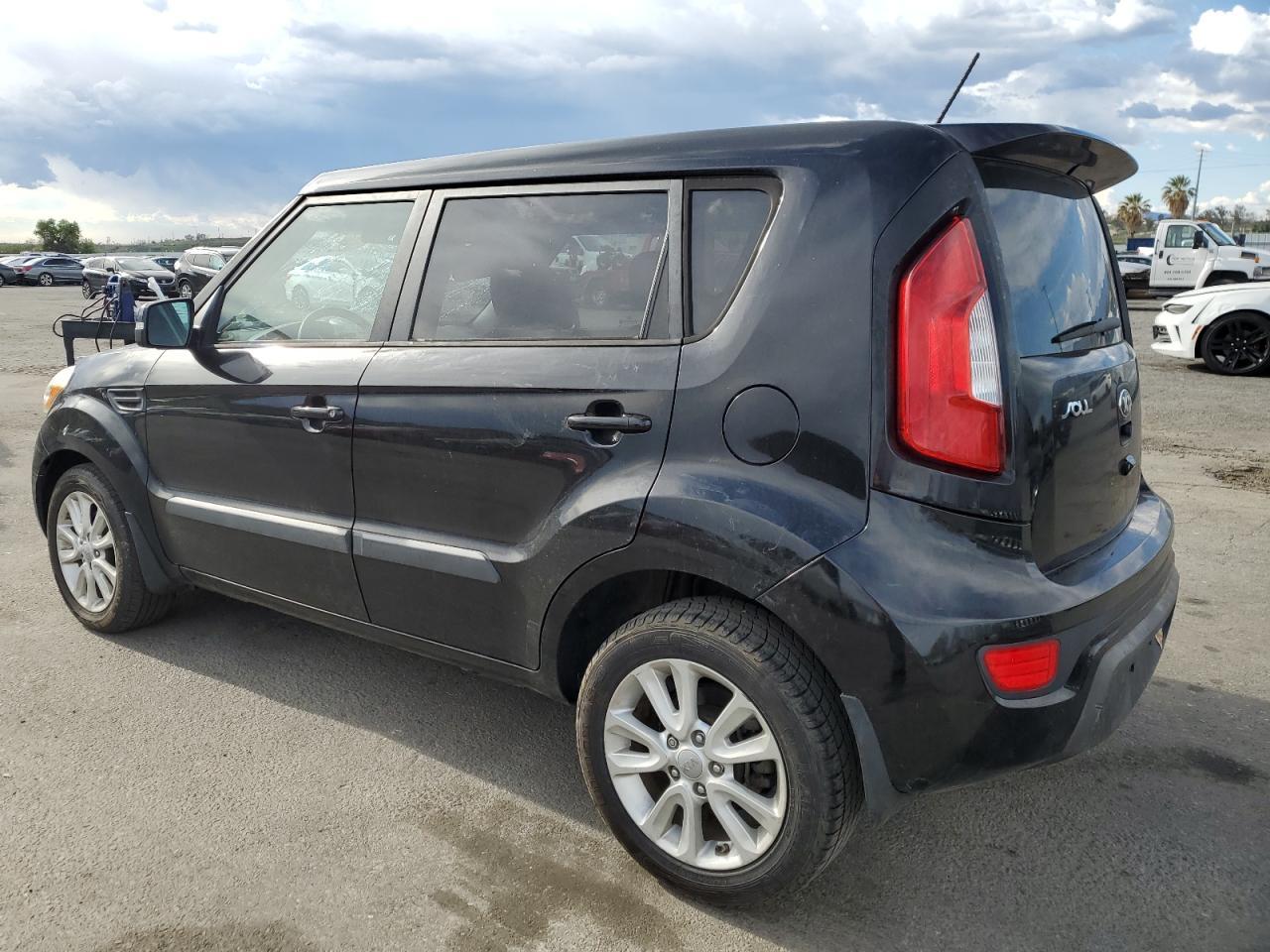 2013 KIA SOUL + - Image 2
