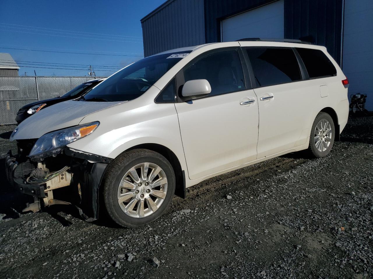 2011 TOYOTA SIENNA XLE