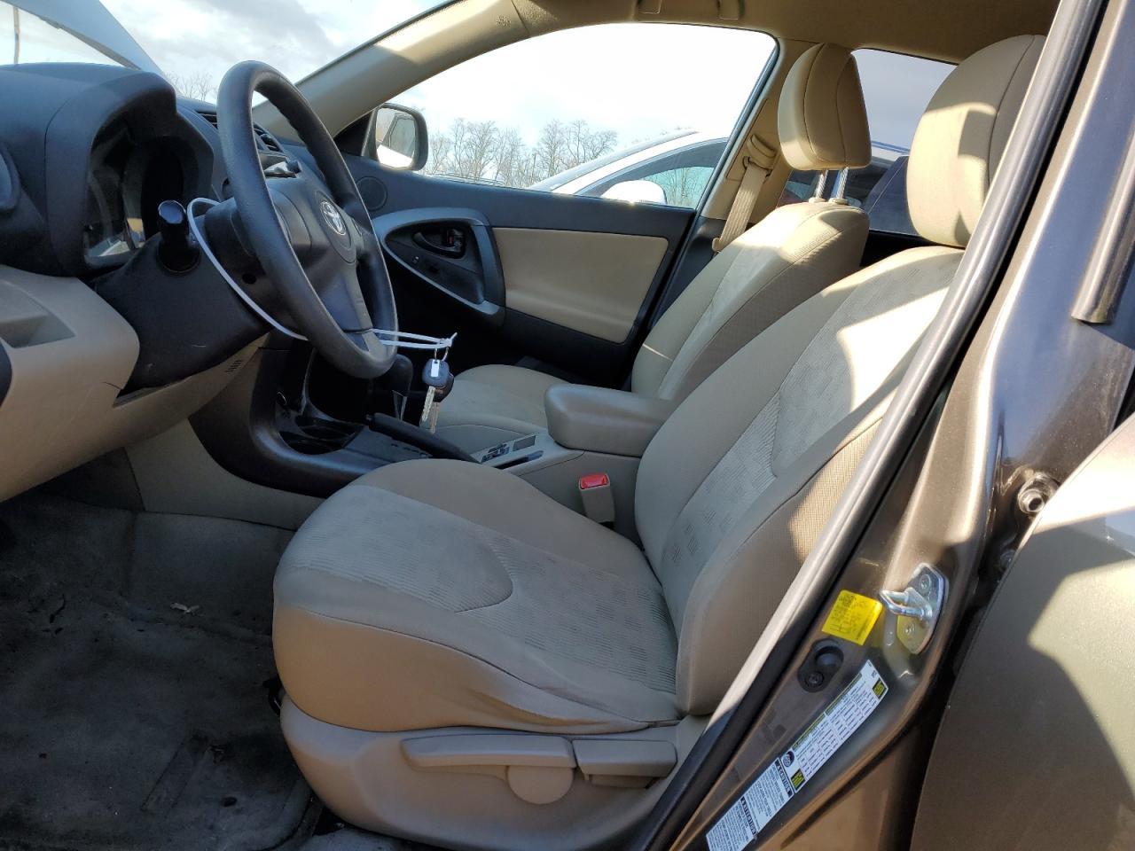 2011 TOYOTA RAV4 - Фото 7