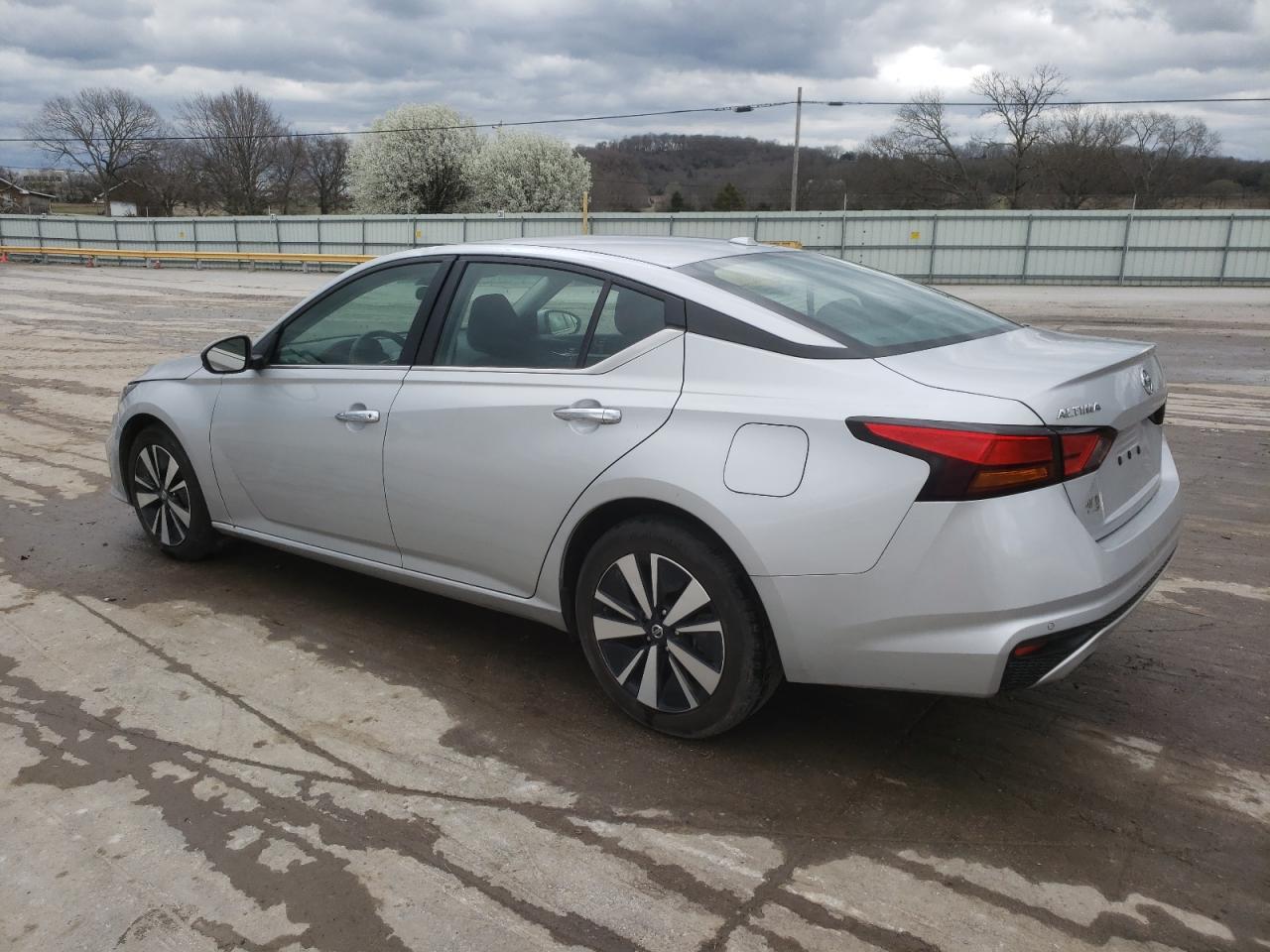 2022 NISSAN ALTIMA SV - Image 2