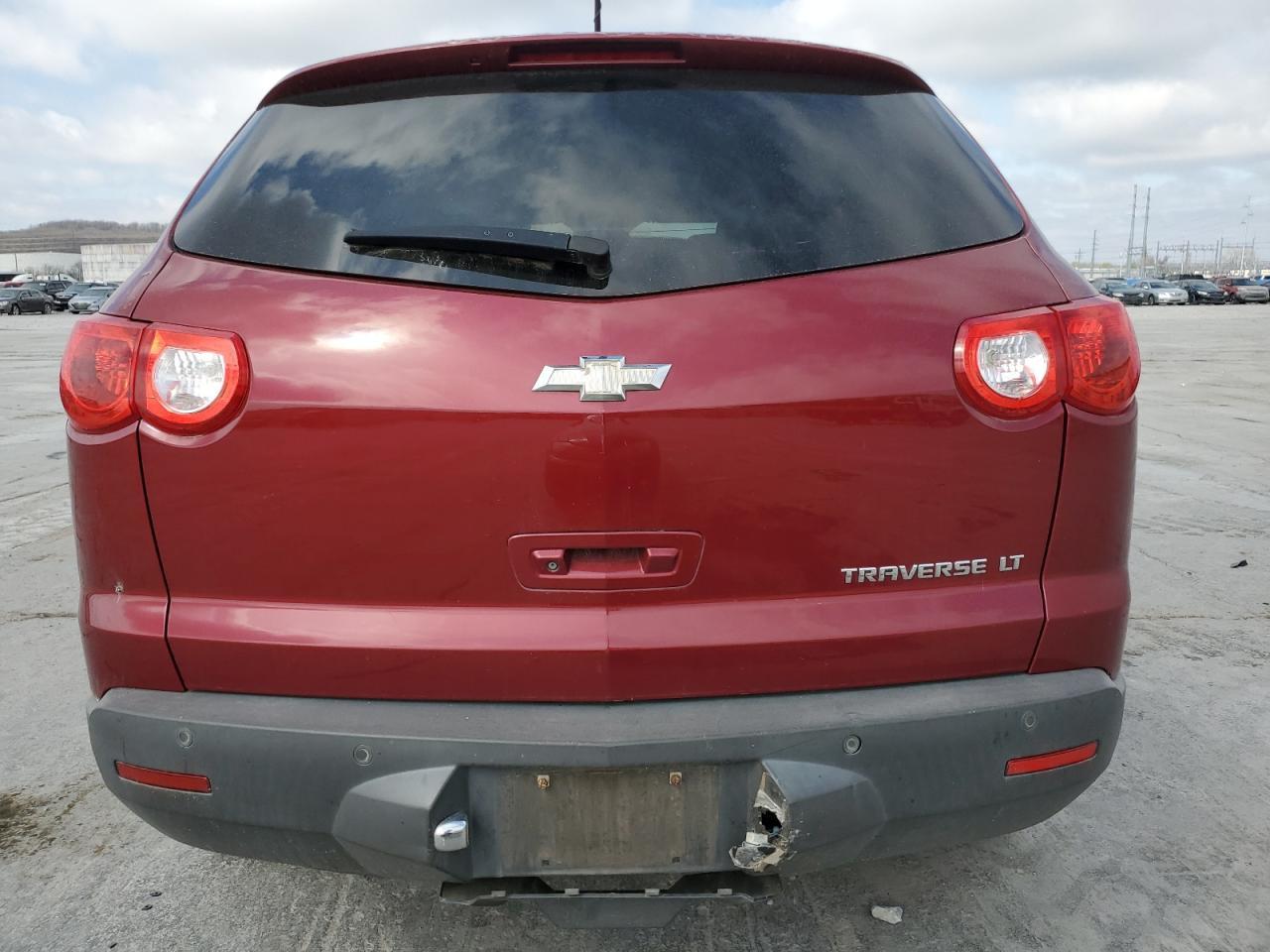 2011 CHEVROLET TRAVERSE L - Image 6