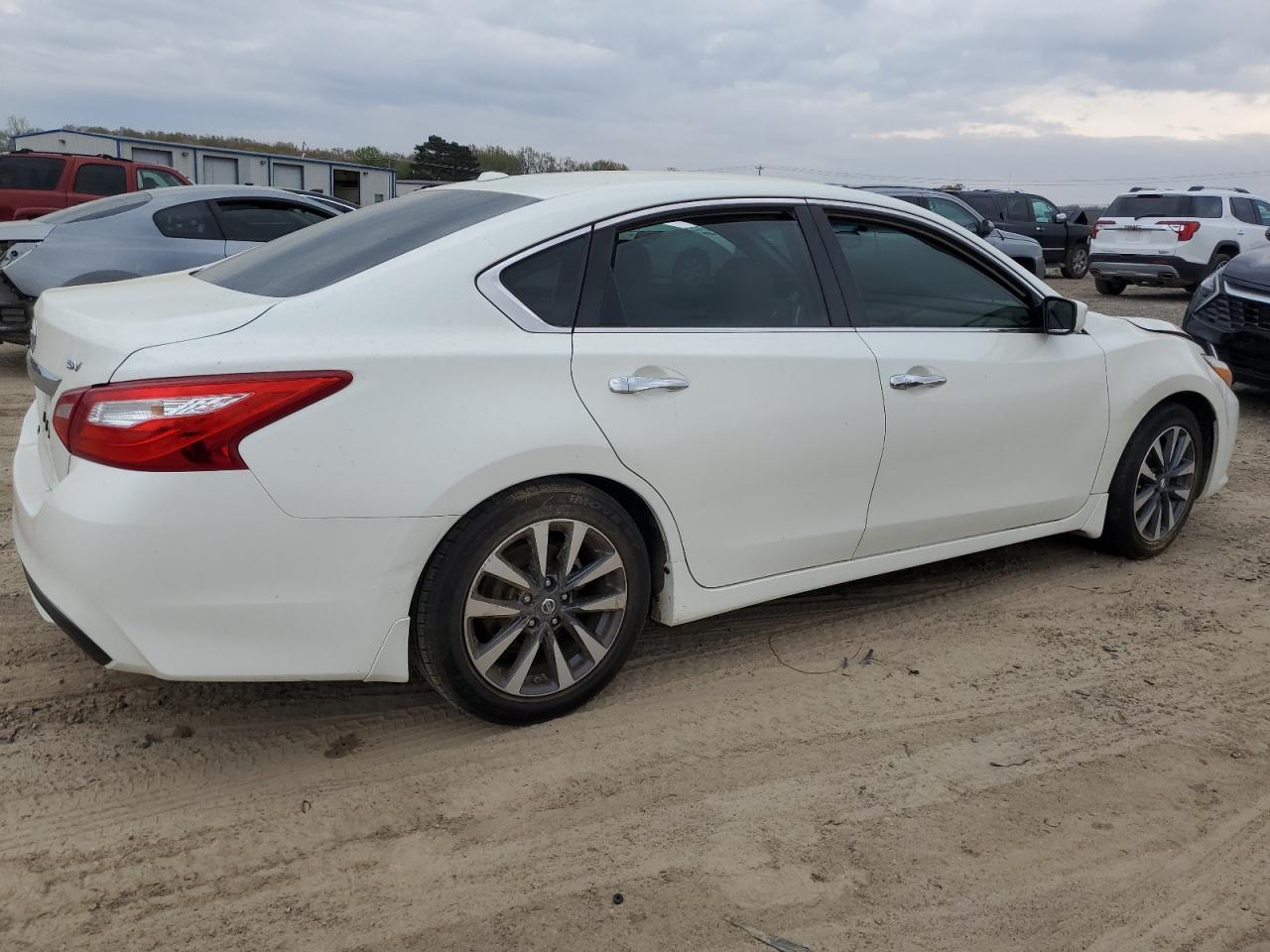 2017 NISSAN ALTIMA 2.5 - Фото 3