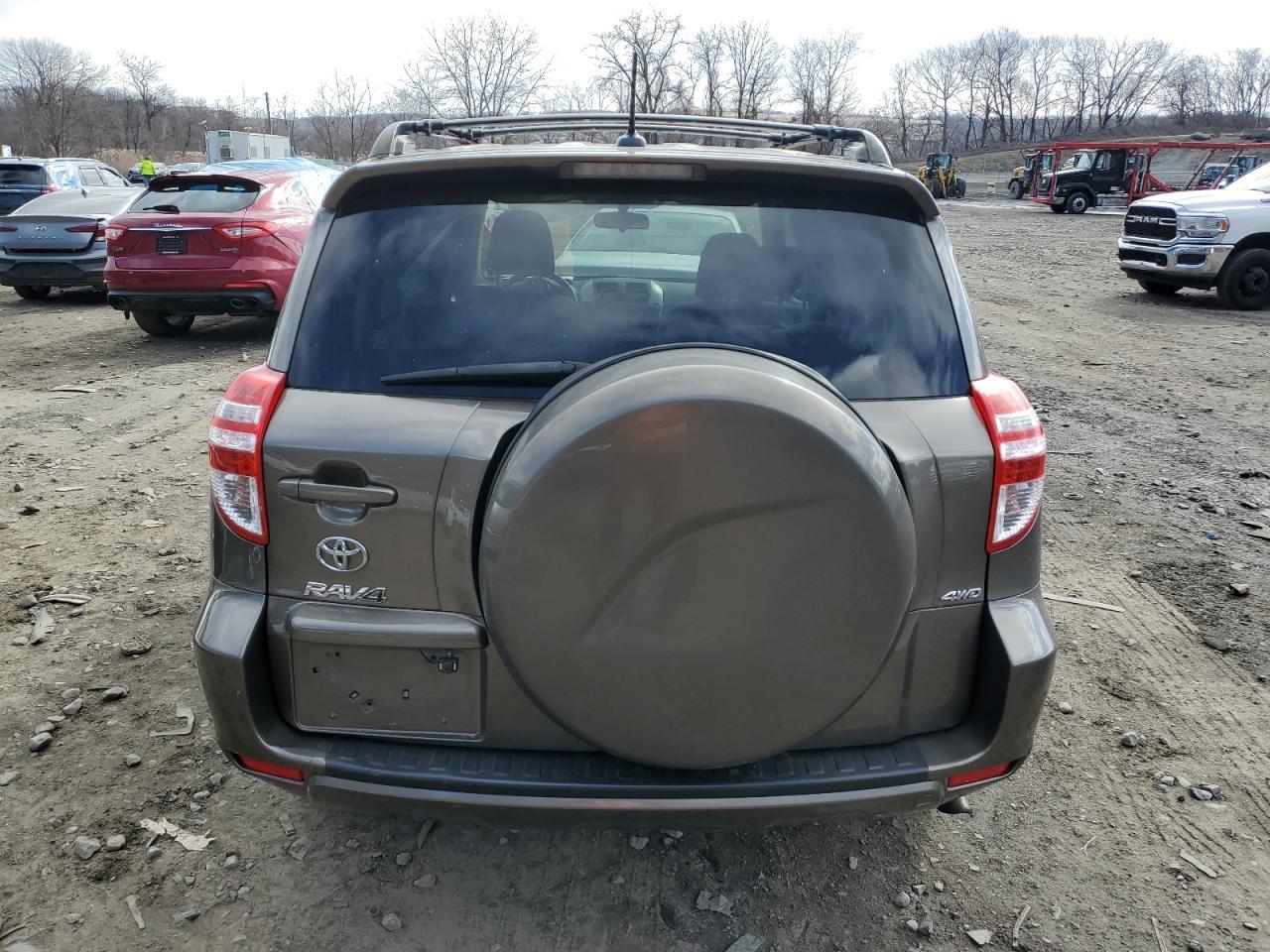 2011 TOYOTA RAV4 - Фото 6