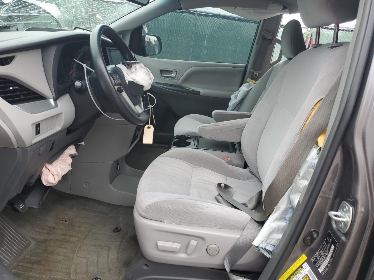 2015 TOYOTA SIENNA LE - Фото 7