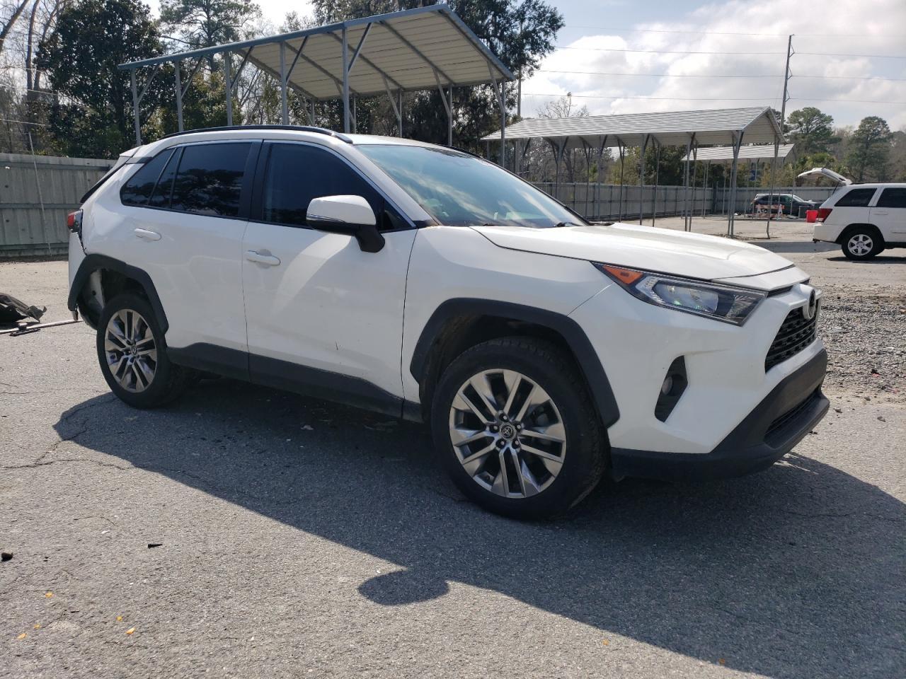 2019 TOYOTA RAV4 XLE P - Фото 4