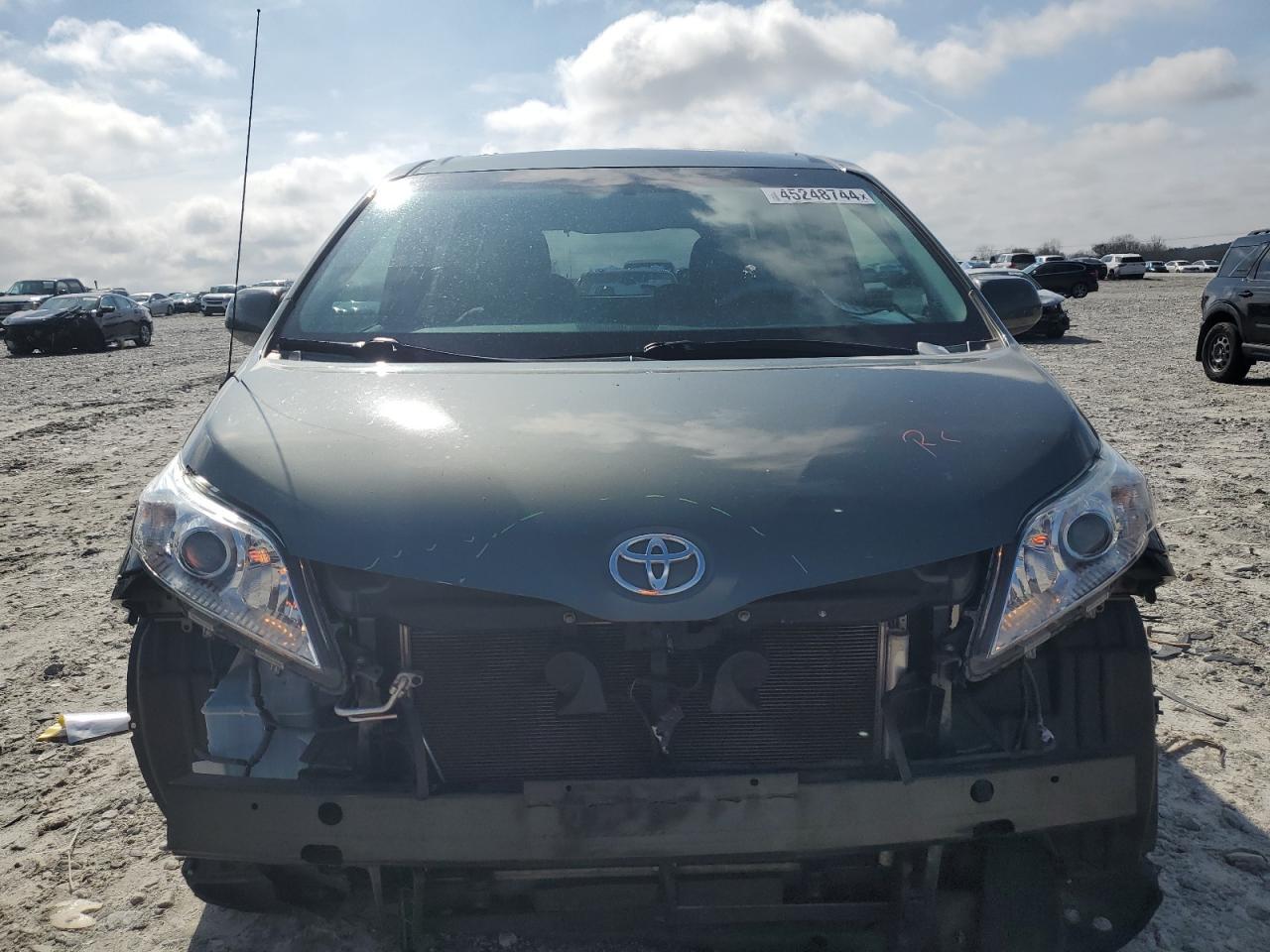 2013 TOYOTA SIENNA XLE - Фото 5