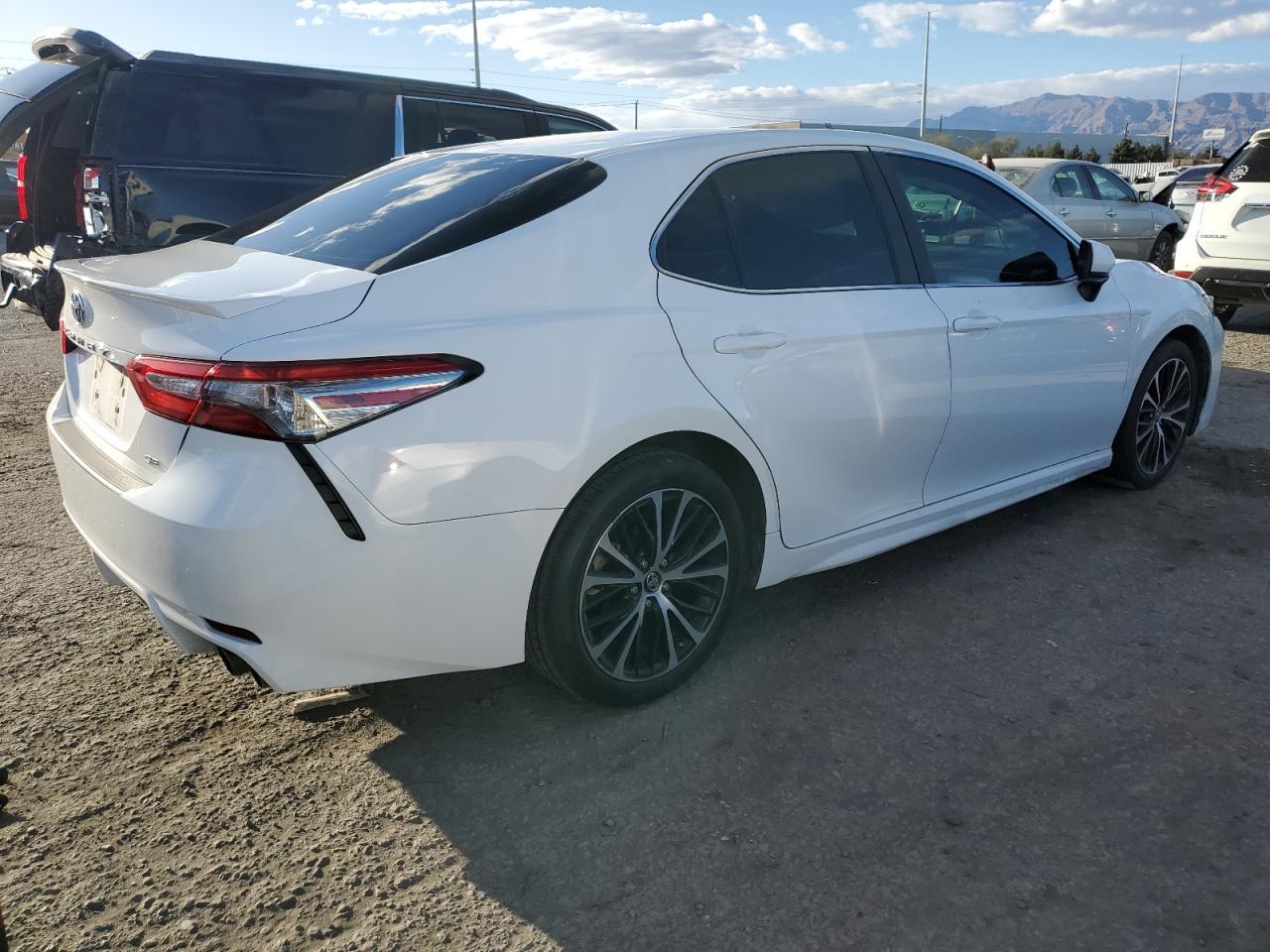 2018 TOYOTA CAMRY L - Фото 3